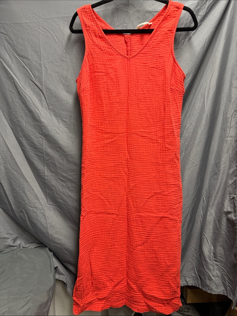 Briggs New York Sleeveless Textured Midi Dress in Red